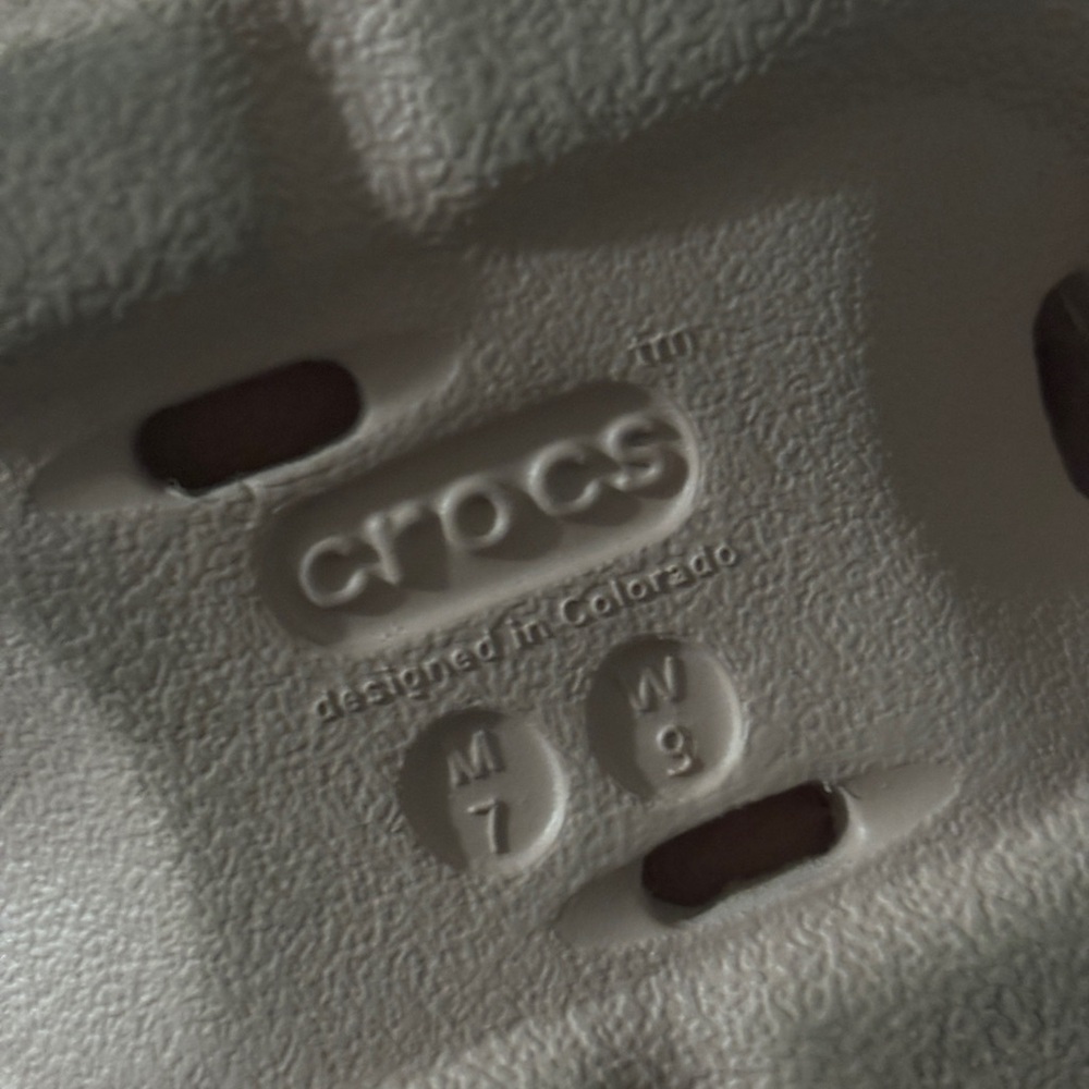 Crocs - Picture 2 of 4